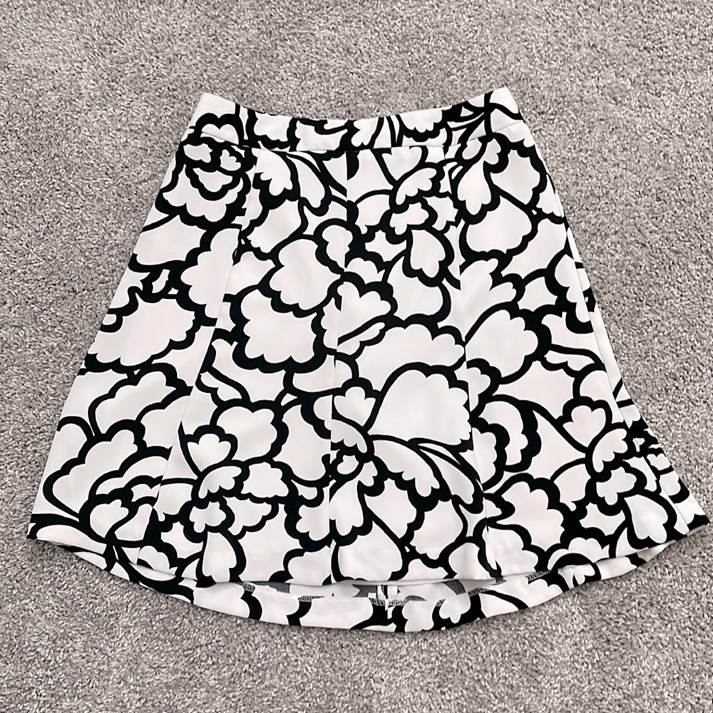 Ann Taylor Women’s Patterned Flare Skirt - Size 2 Petite 2P